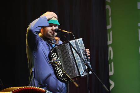 Ansambel bratov Poljanšek že 50 let navdihuje in zabava z nepozabnimi melodijami (42)